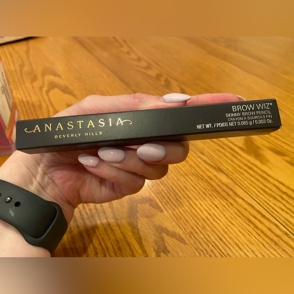 Anastasia Beverly Hills brow wiz